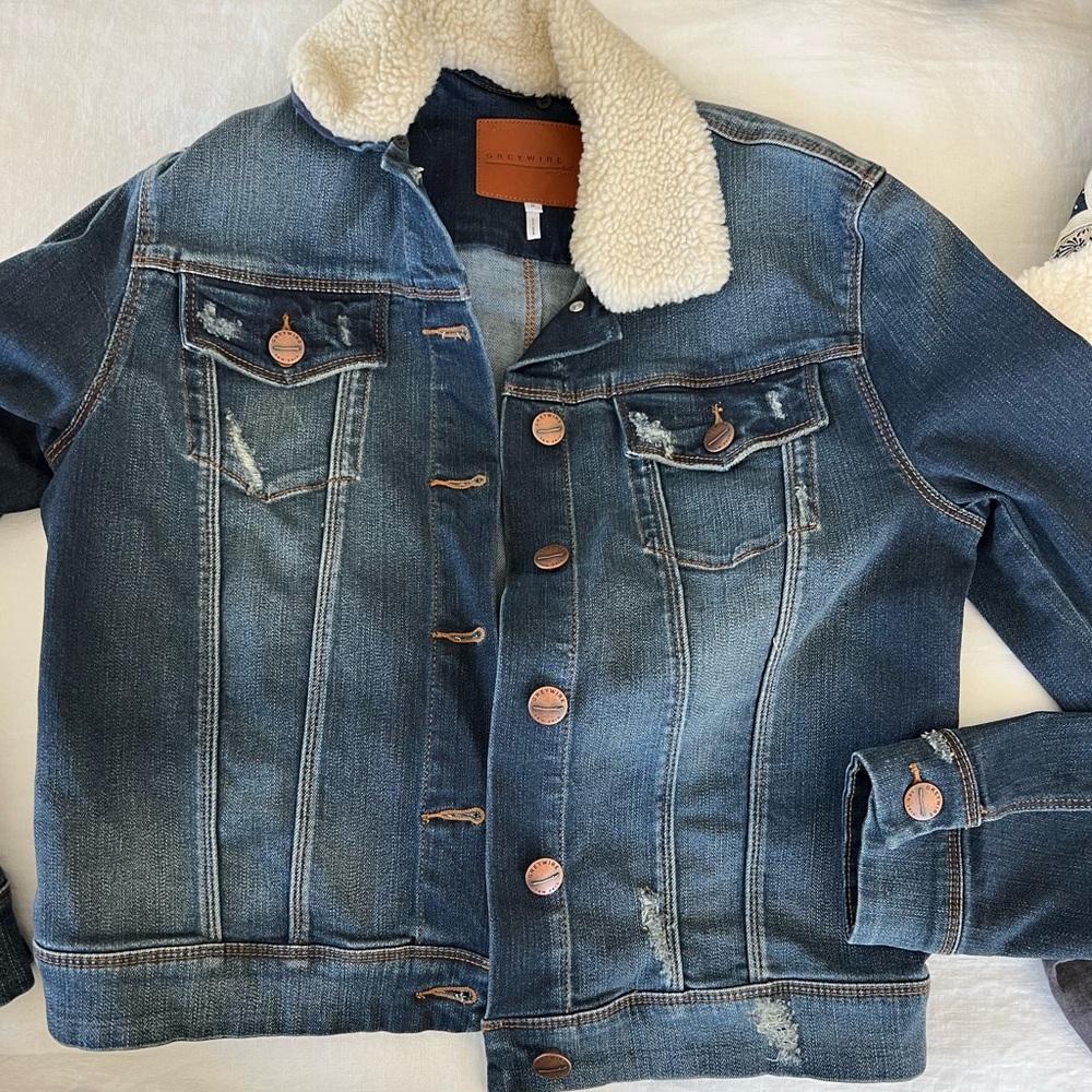 Women’s distressed Jean Jacket